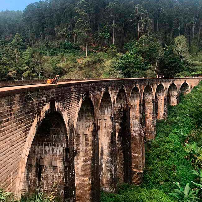 Puente antiguo en Sri Lanka